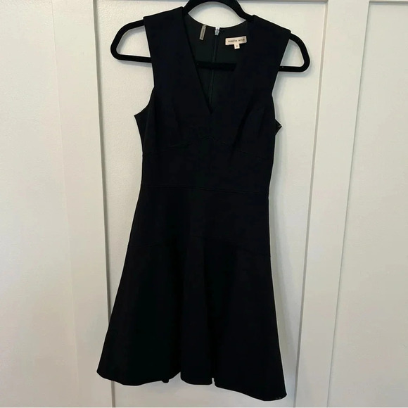 Rebecca Taylor Dresses & Skirts - Rebecca Taylor Black Sleeveless V-Neck Dress Size 0 Concealed Zipper at Back